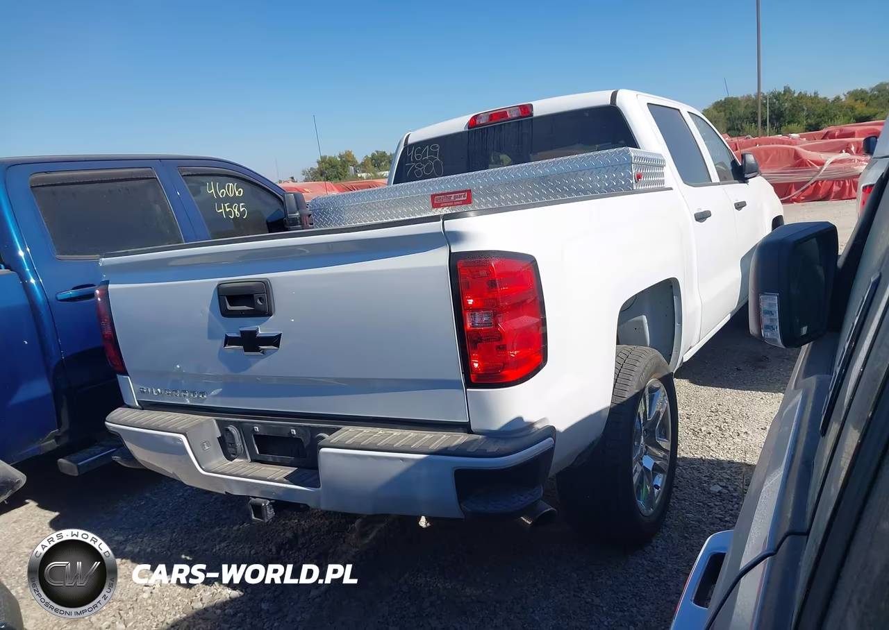 2018 Chevrolet Silverado 1500 Custom VIN:3GCPCPEC9JG462538 - 4