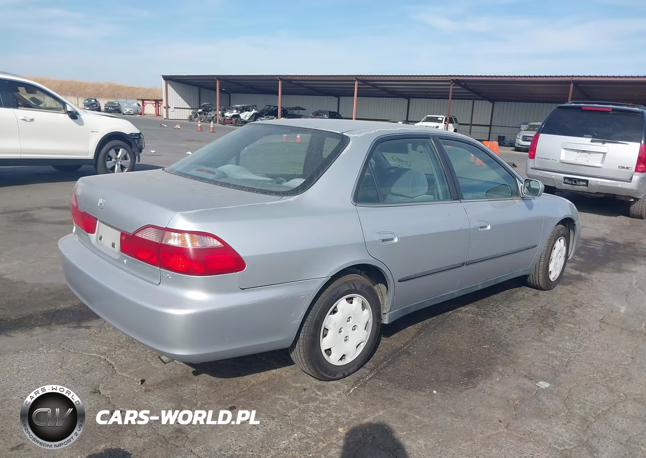1999 Honda Accord Sdn Lx VIN:JHMCG6650XC018861 - 4