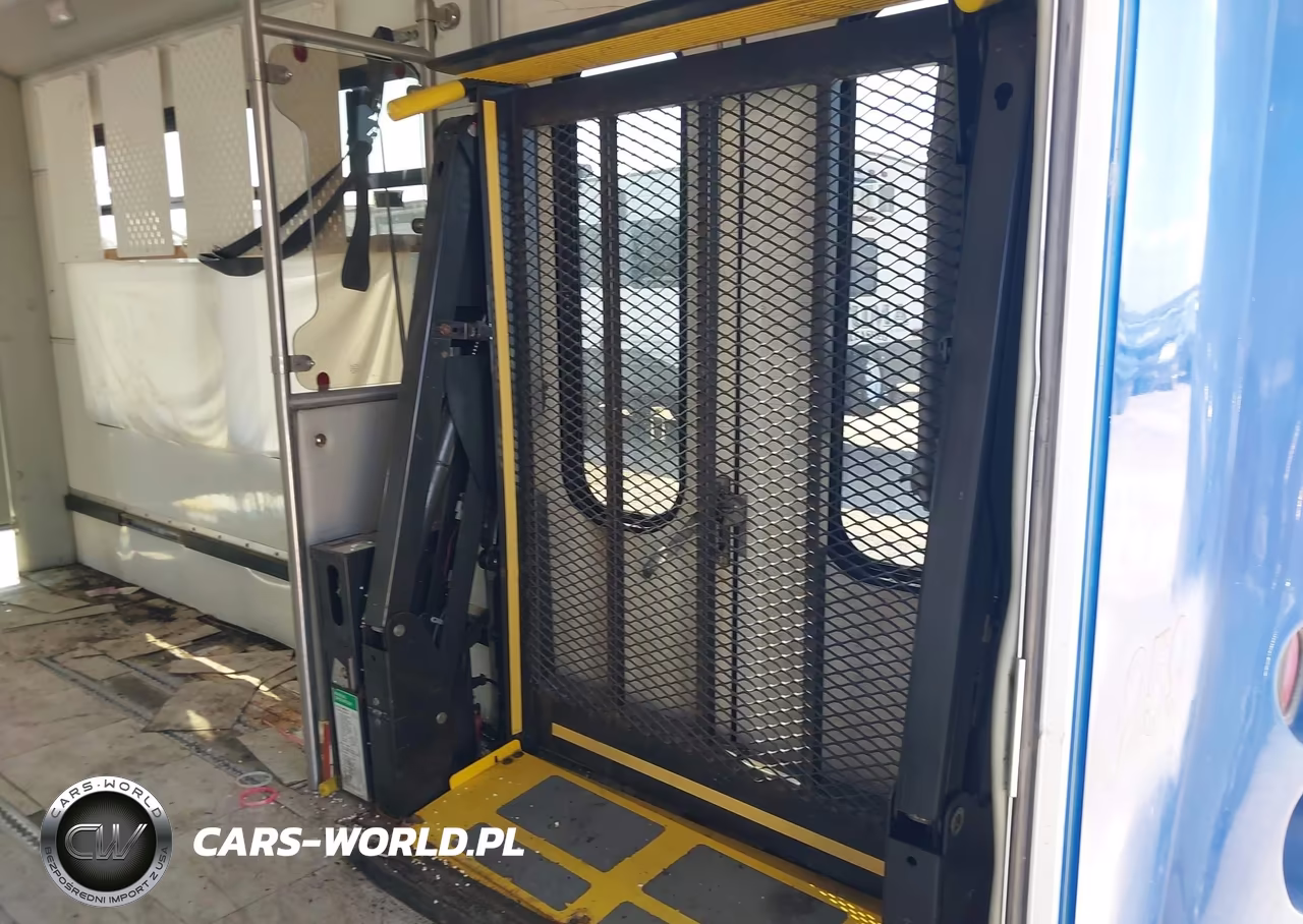 2016 Ford E-350 Cutaway VIN:1FDEE3FLXGDC11117 - 11
