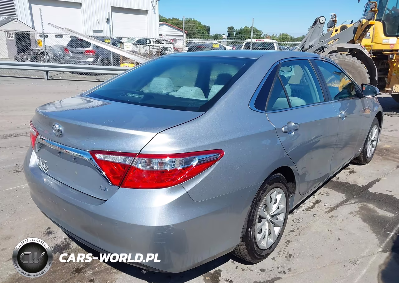 2016 Toyota Camry Le VIN:4T1BF1FK5GU159746 - 4