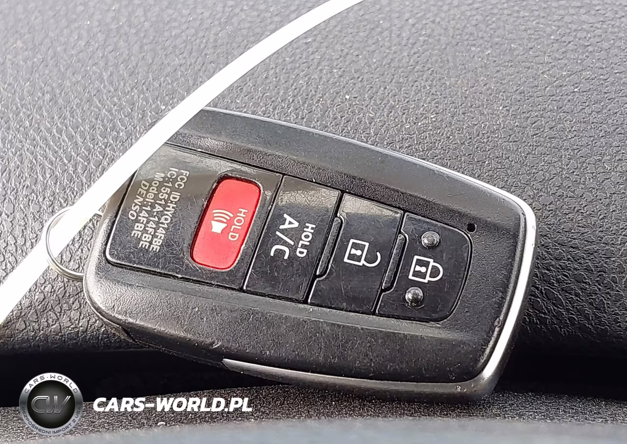 2017 Toyota Prius Prime Plus VIN:JTDKARFP0H3005689 - 11