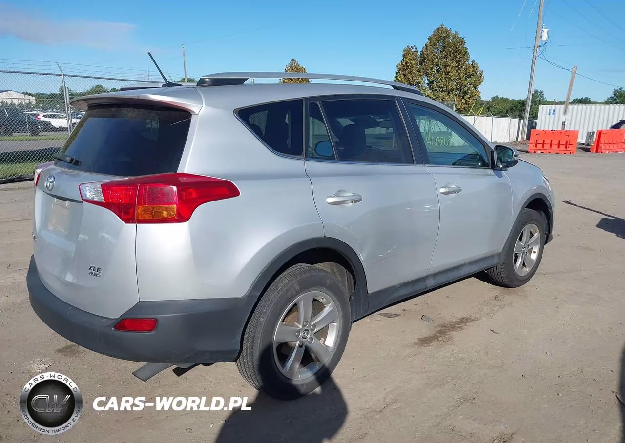 2015 Toyota Rav4 Xle VIN:2T3RFREV3FW346966 - 4