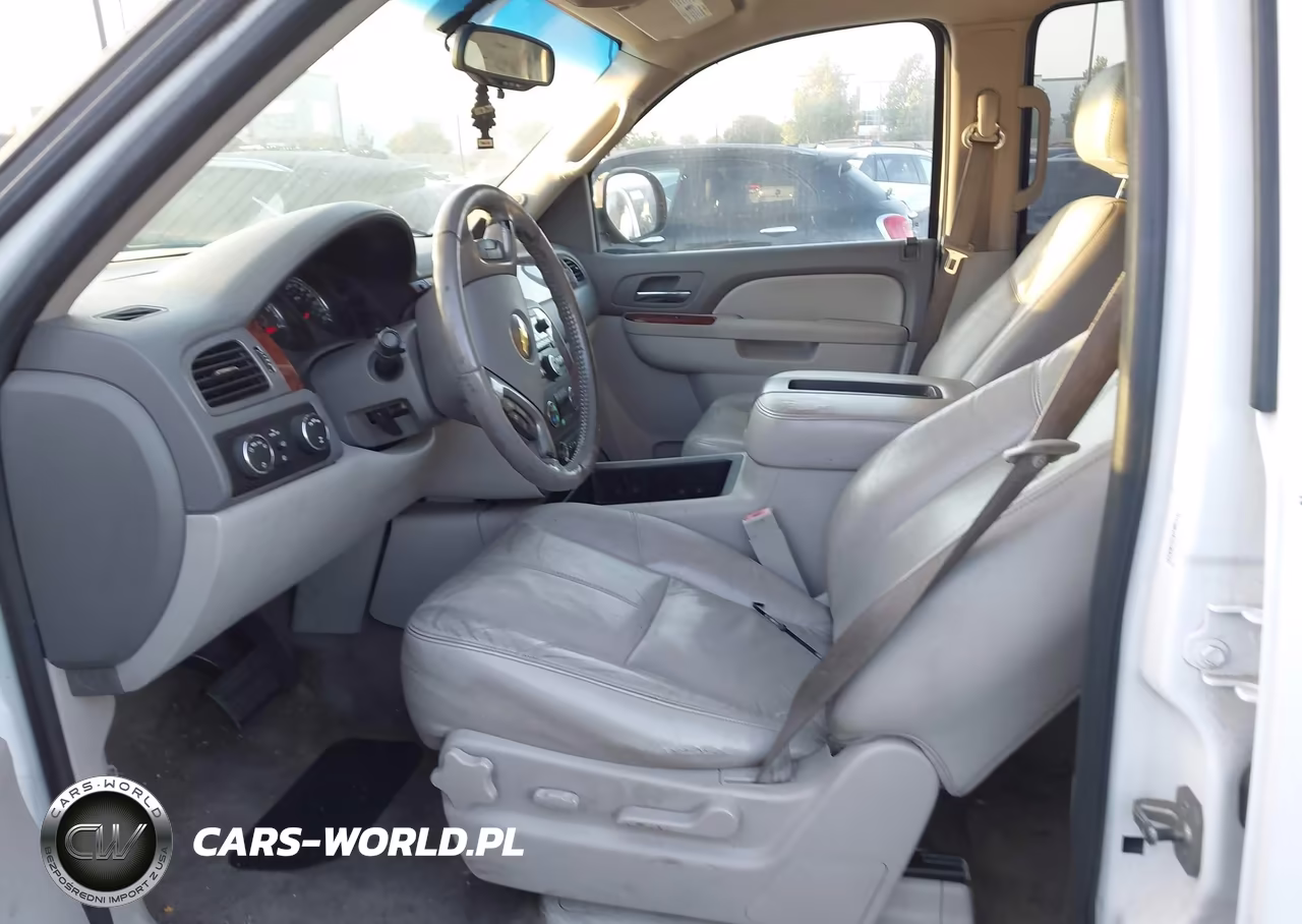 2011 Chevrolet Suburban Lt VIN:1GNSKJE30BR222863 - 5