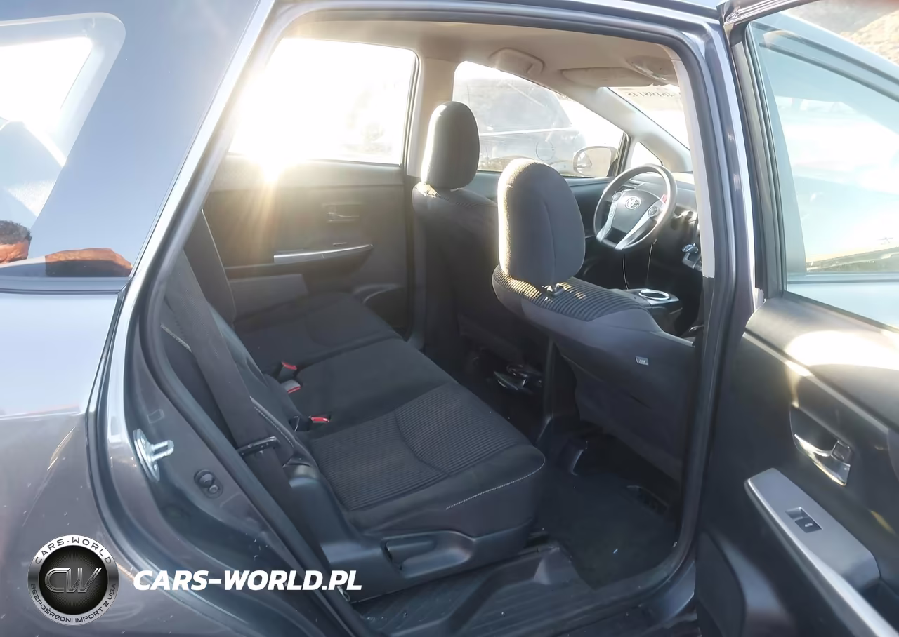 2015 Toyota Prius V Two VIN:JTDZN3EU3FJ034605 - 8