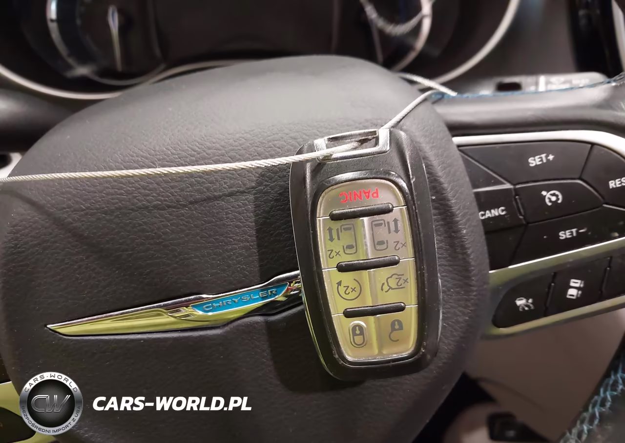 2021 Chrysler Pacifica Hybrid Touring VIN:2C4RC1R75MR525300 - 11