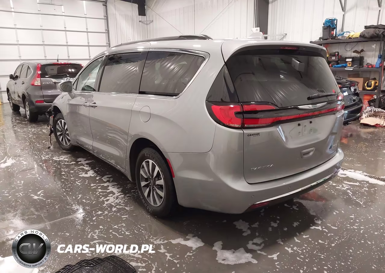 2021 Chrysler Pacifica Hybrid Touring VIN:2C4RC1R75MR525300 - 3