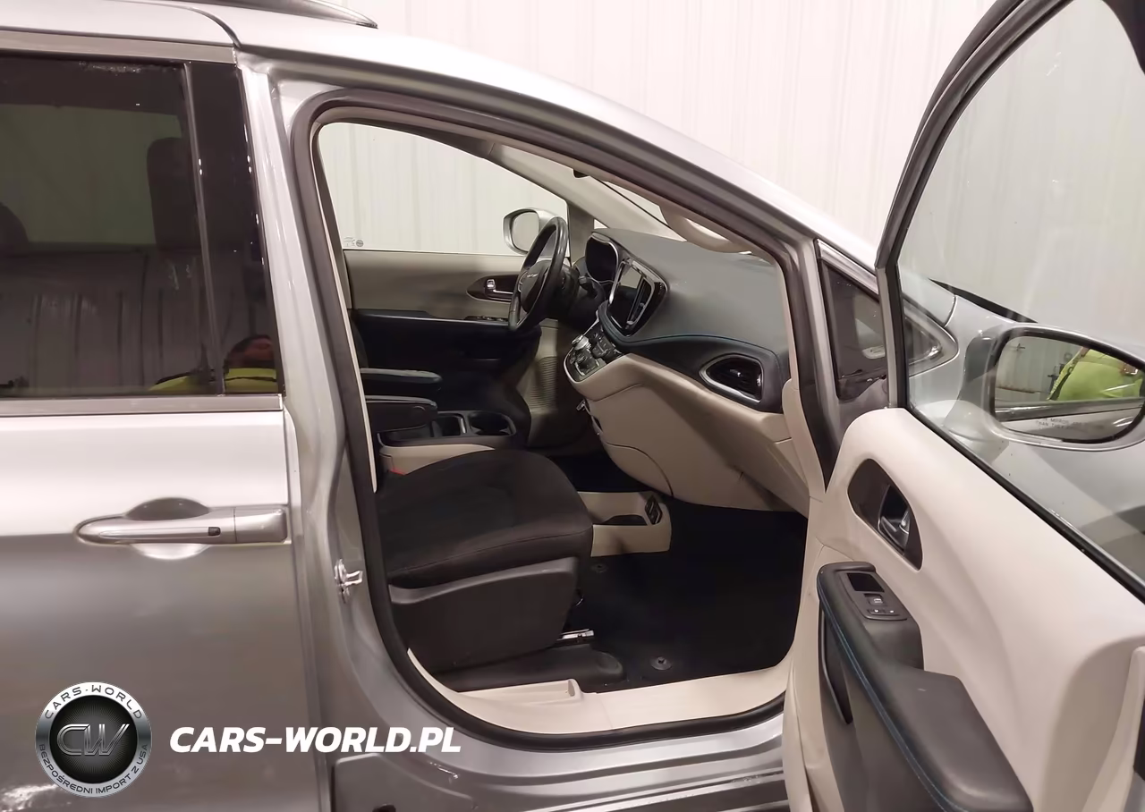 2021 Chrysler Pacifica Hybrid Touring VIN:2C4RC1R75MR525300 - 5