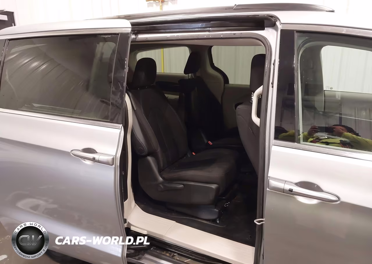 2021 Chrysler Pacifica Hybrid Touring VIN:2C4RC1R75MR525300 - 8