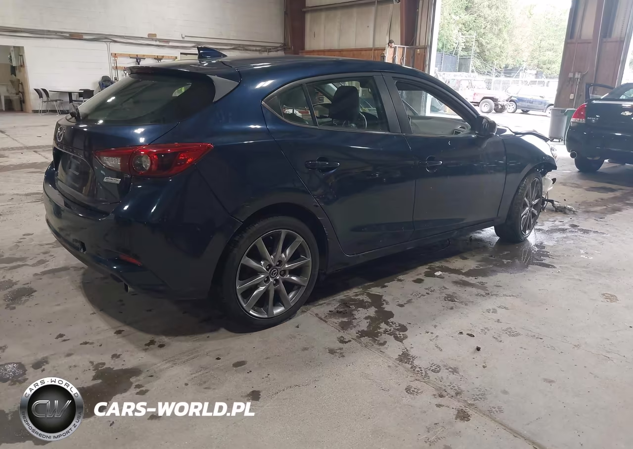 2018 Mazda Mazda3 Hatchback Grand Touring VIN:3MZBN1M39JM213481 - 4