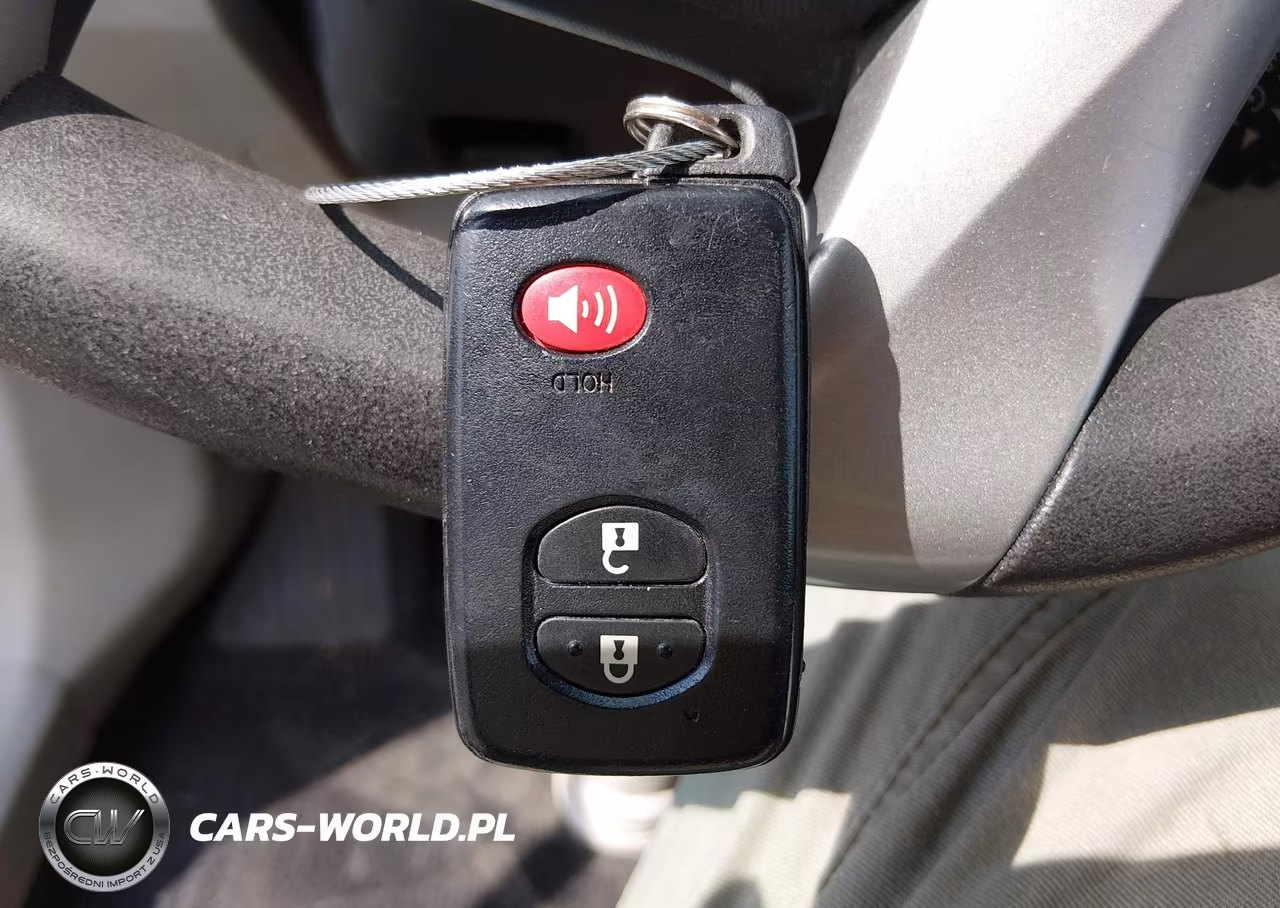 2013 Toyota Prius Two VIN:JTDKN3DU9D1729767 - 11