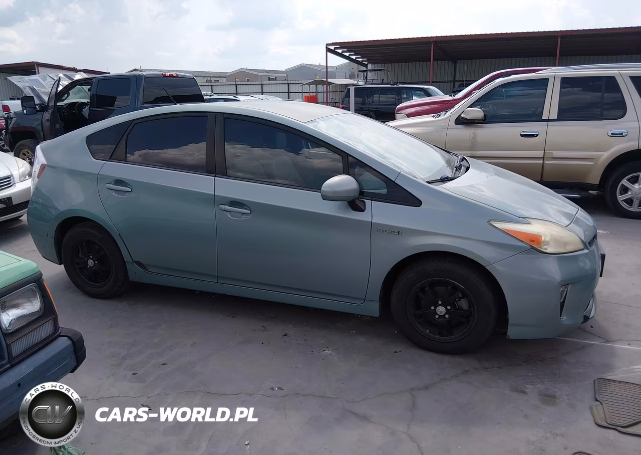 2013 Toyota Prius Two VIN:JTDKN3DU9D1729767 - 13