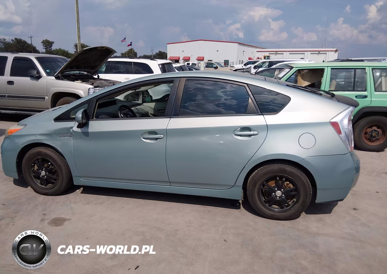 2013 Toyota Prius Two VIN:JTDKN3DU9D1729767 - 14