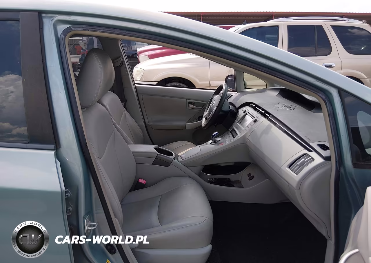 2013 Toyota Prius Two VIN:JTDKN3DU9D1729767 - 5