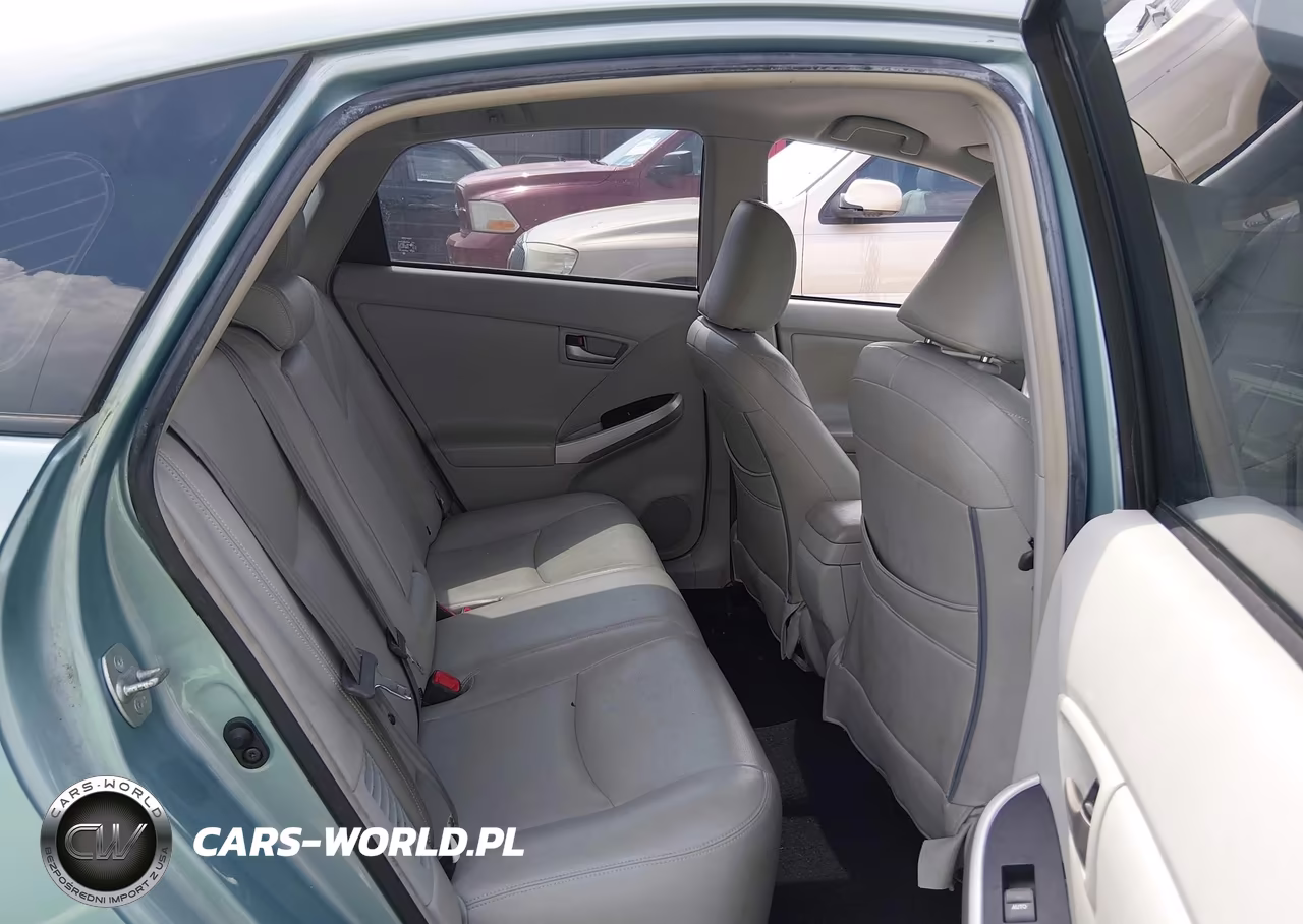 2013 Toyota Prius Two VIN:JTDKN3DU9D1729767 - 8