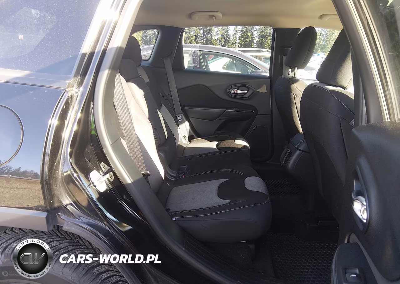 2017 Jeep Cherokee Sport 4X4 VIN:1C4PJMAB2HW556144 - 8