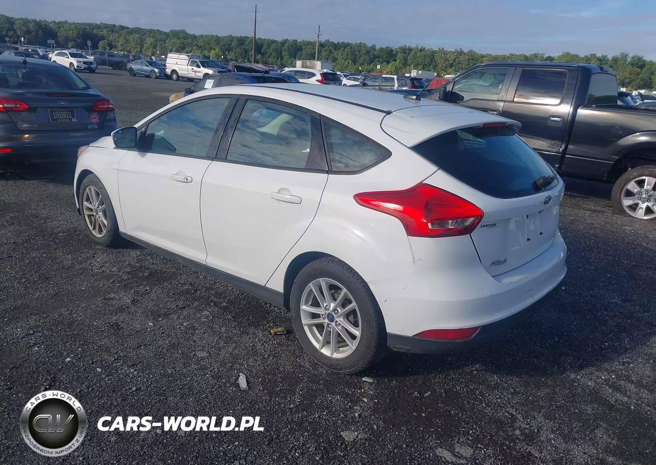 2018 Ford Focus Se VIN:1FADP3K21JL206348 - 3