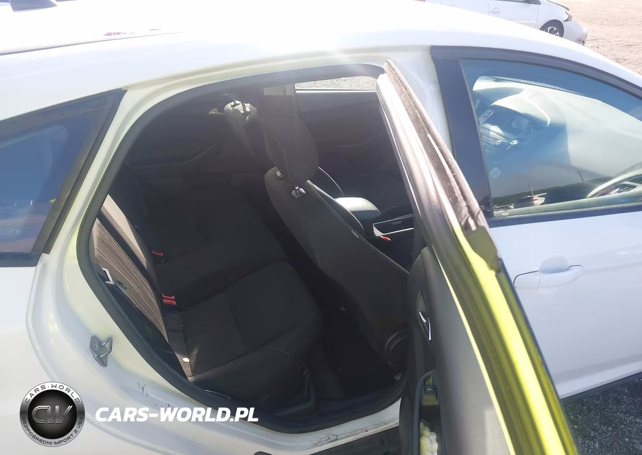 2018 Ford Focus Se VIN:1FADP3K21JL206348 - 8