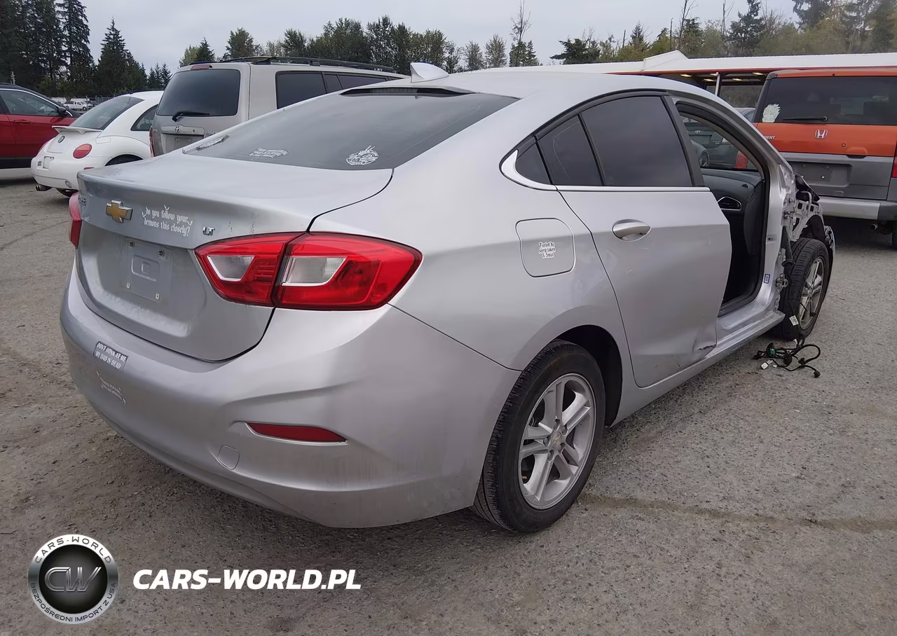 2018 Chevrolet Cruze Lt Auto VIN:1G1BE5SM5J7157841 - 4