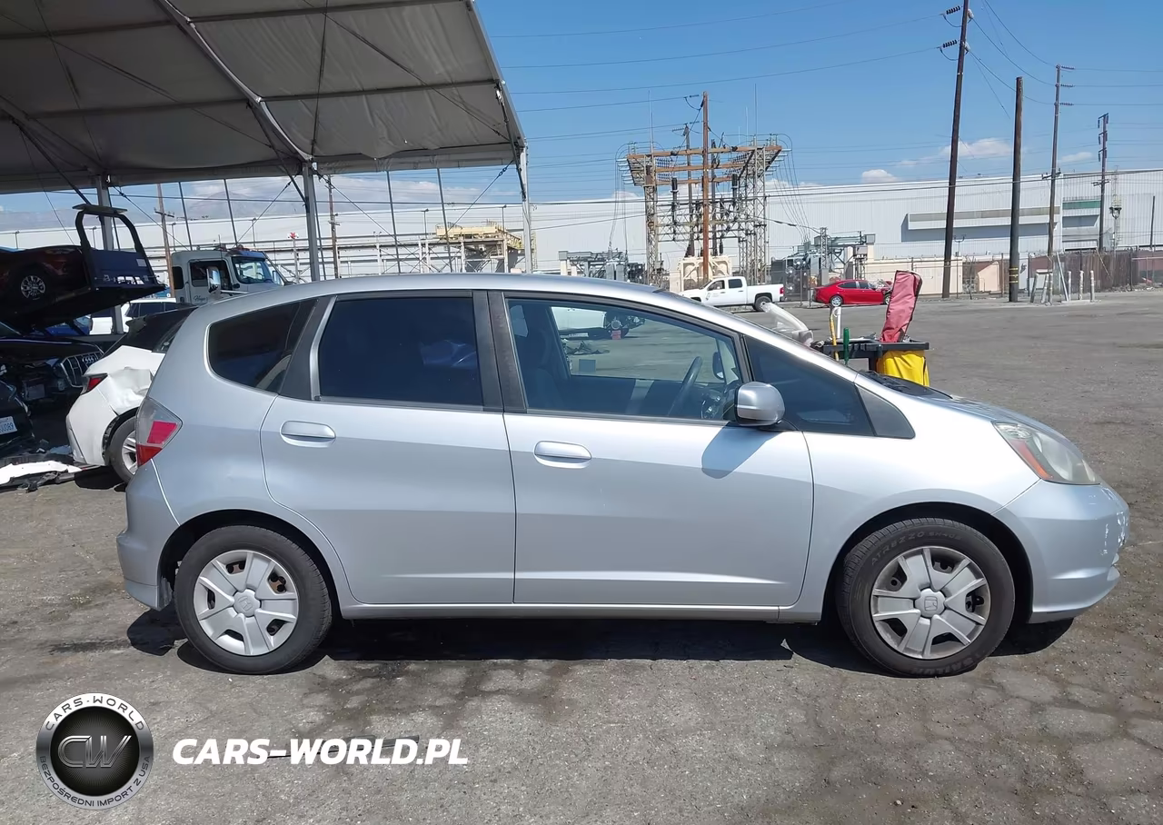 2013 Honda Fit VIN:JHMGE8H35DC007896 - 13