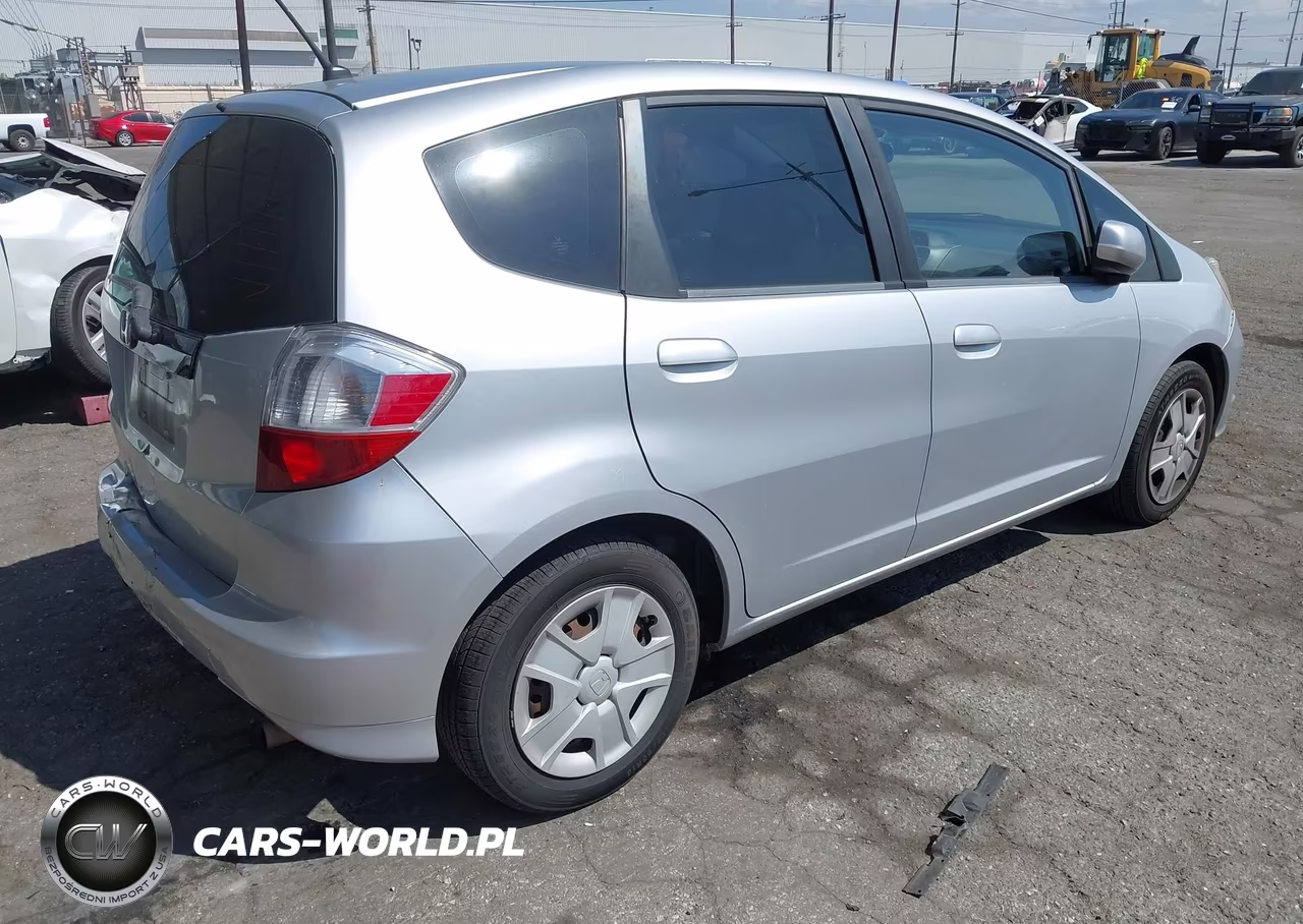 2013 Honda Fit VIN:JHMGE8H35DC007896 - 4