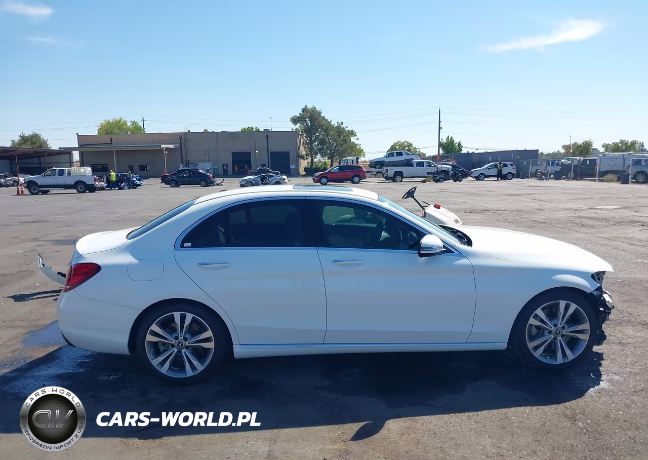 2018 Mercedes-Benz C 300 VIN:55SWF4JB4JU273332 - 13