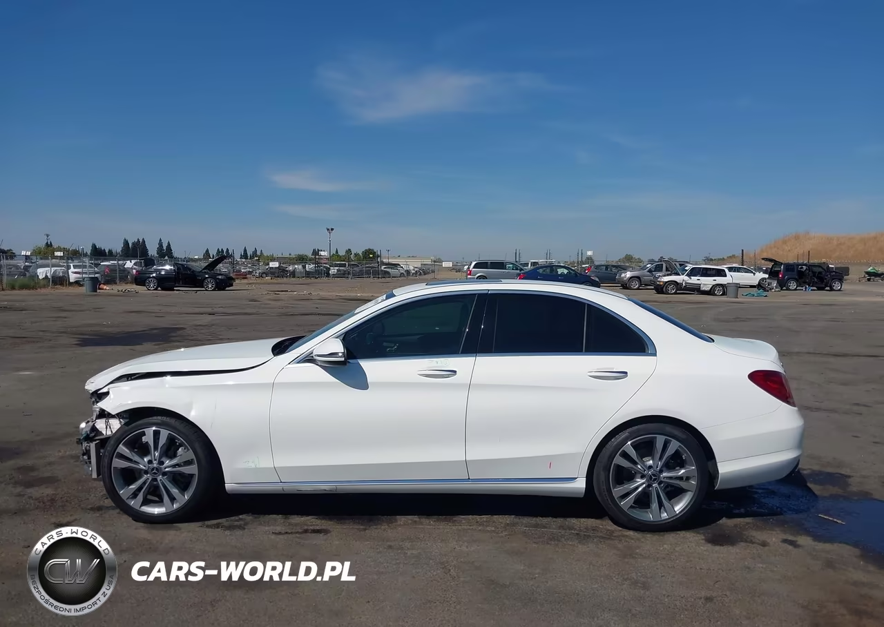 2018 Mercedes-Benz C 300 VIN:55SWF4JB4JU273332 - 14