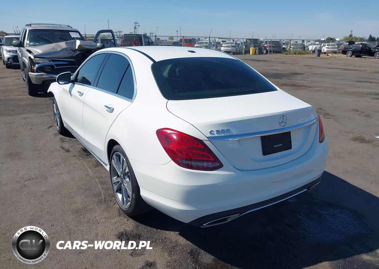 2018 Mercedes-Benz C 300 VIN:55SWF4JB4JU273332 - 3