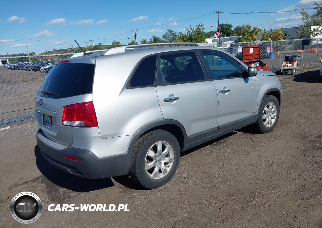 2012 Kia Sorento Lx VIN:5XYKTCA60CG302939 - 4