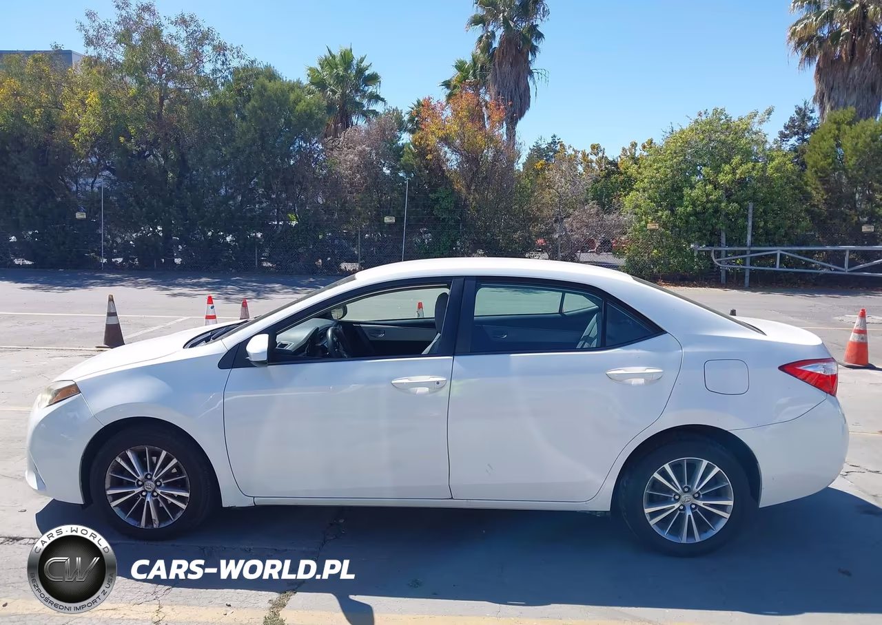 2015 Toyota Corolla Le Plus VIN:5YFBURHE1FP181366 - 15