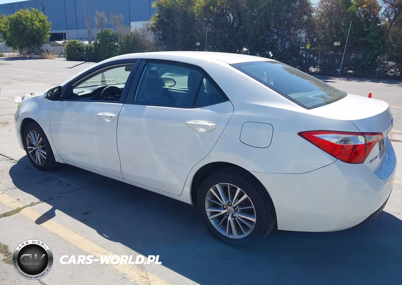 2015 Toyota Corolla Le Plus VIN:5YFBURHE1FP181366 - 3