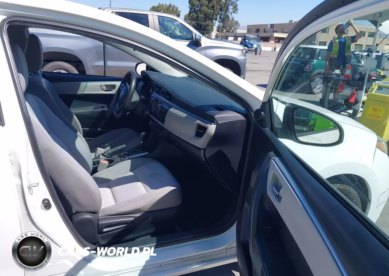 2015 Toyota Corolla Le Plus VIN:5YFBURHE1FP181366 - 5