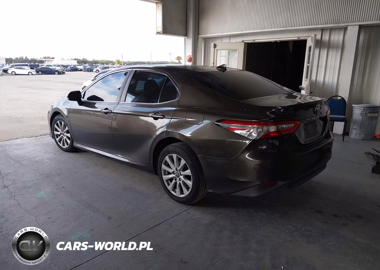 2019 Toyota Camry Le VIN:4T1B11HK7KU697367 - 3