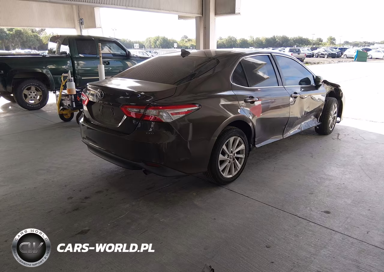 2019 Toyota Camry Le VIN:4T1B11HK7KU697367 - 4