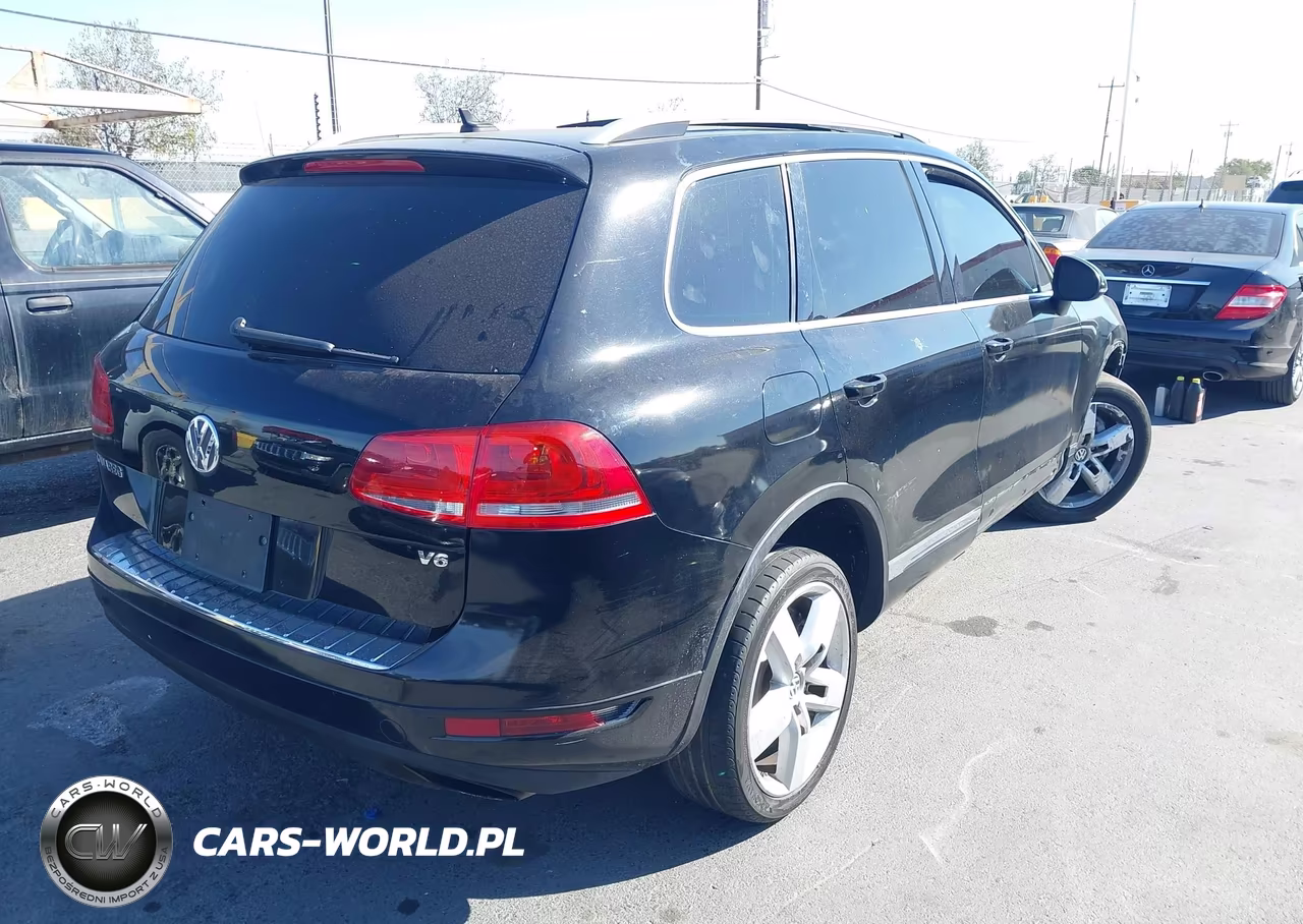 2013 Volkswagen Touareg Lux VIN:WVGEF9BP2DD005925 - 4