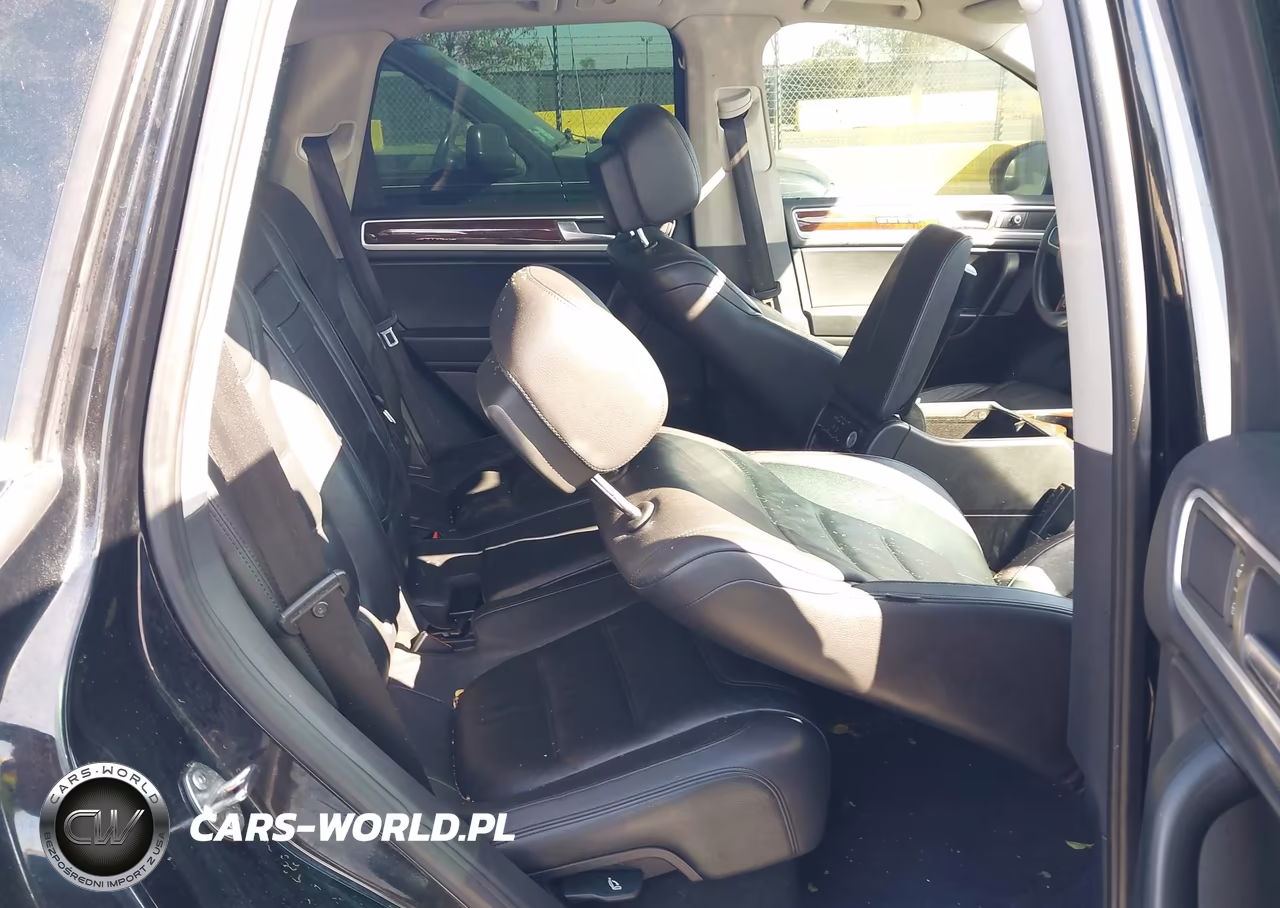 2013 Volkswagen Touareg Lux VIN:WVGEF9BP2DD005925 - 8