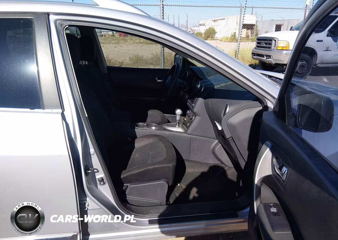 2015 Nissan Rogue Select S VIN:JN8AS5MT0FW663403 - 5