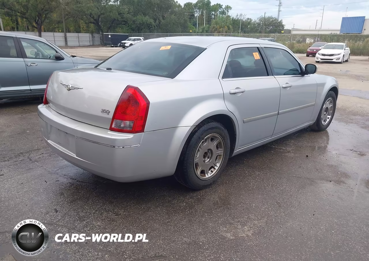 2006 Chrysler 300 Touring VIN:2C3KA53GX6H434155 - 4