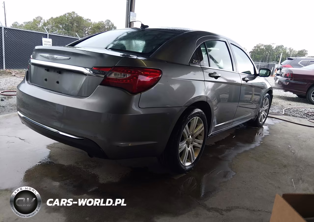 2013 Chrysler 200 Touring VIN:1C3CCBBB5DN545185 - 4