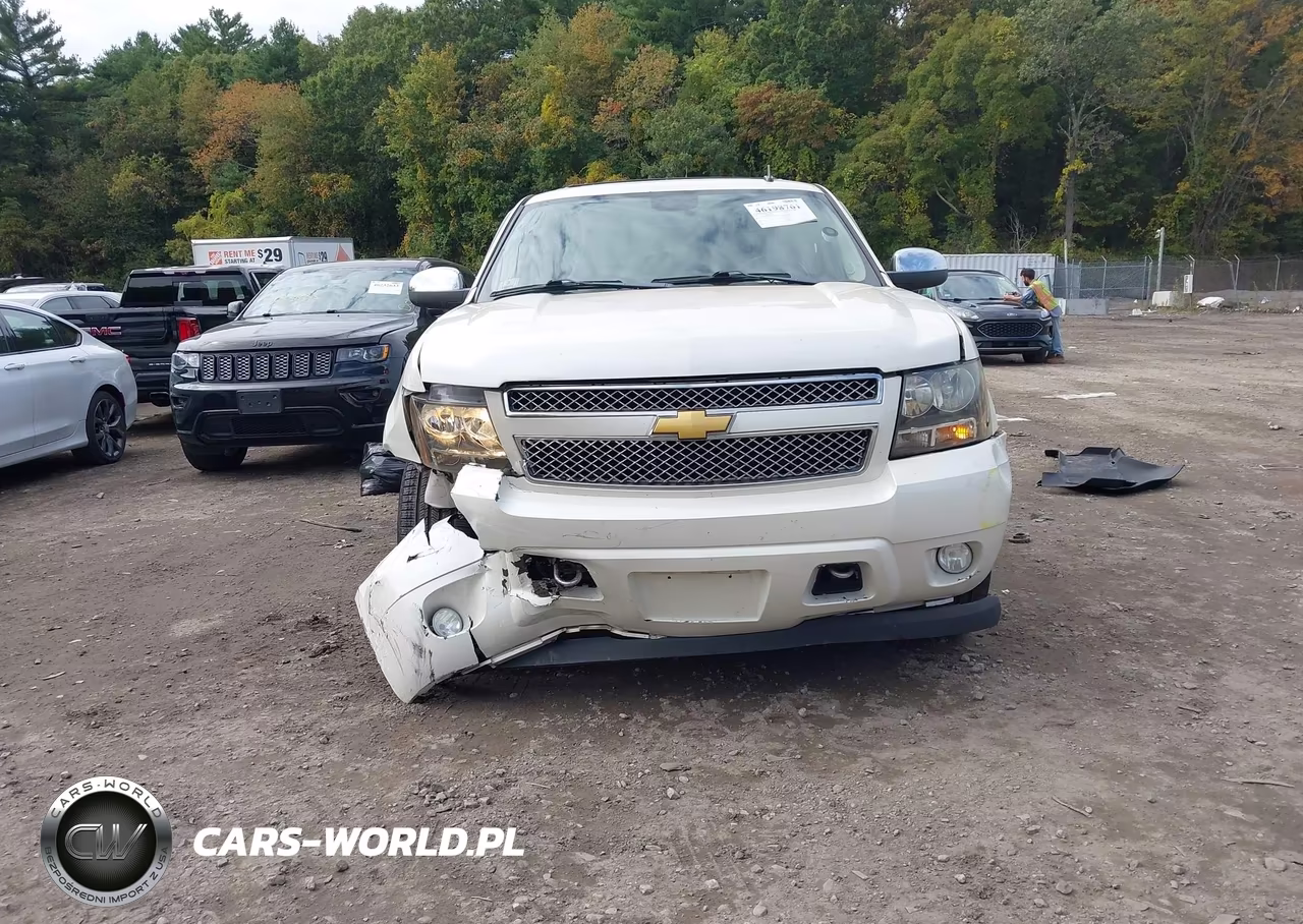 2011 Chevrolet Tahoe Ltz VIN:1GNSKCE06BR379640 - 13
