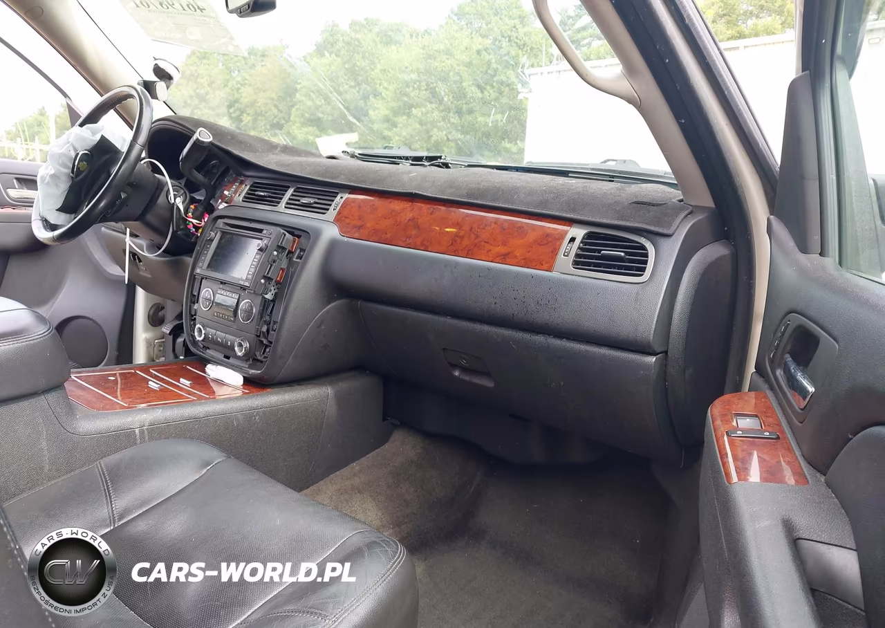 2011 Chevrolet Tahoe Ltz VIN:1GNSKCE06BR379640 - 5