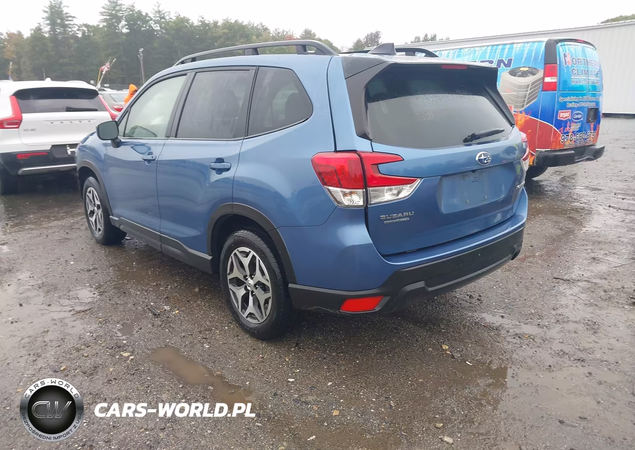 2024 Subaru Forester Premium VIN:JF2SKADC1RH457588 - 3