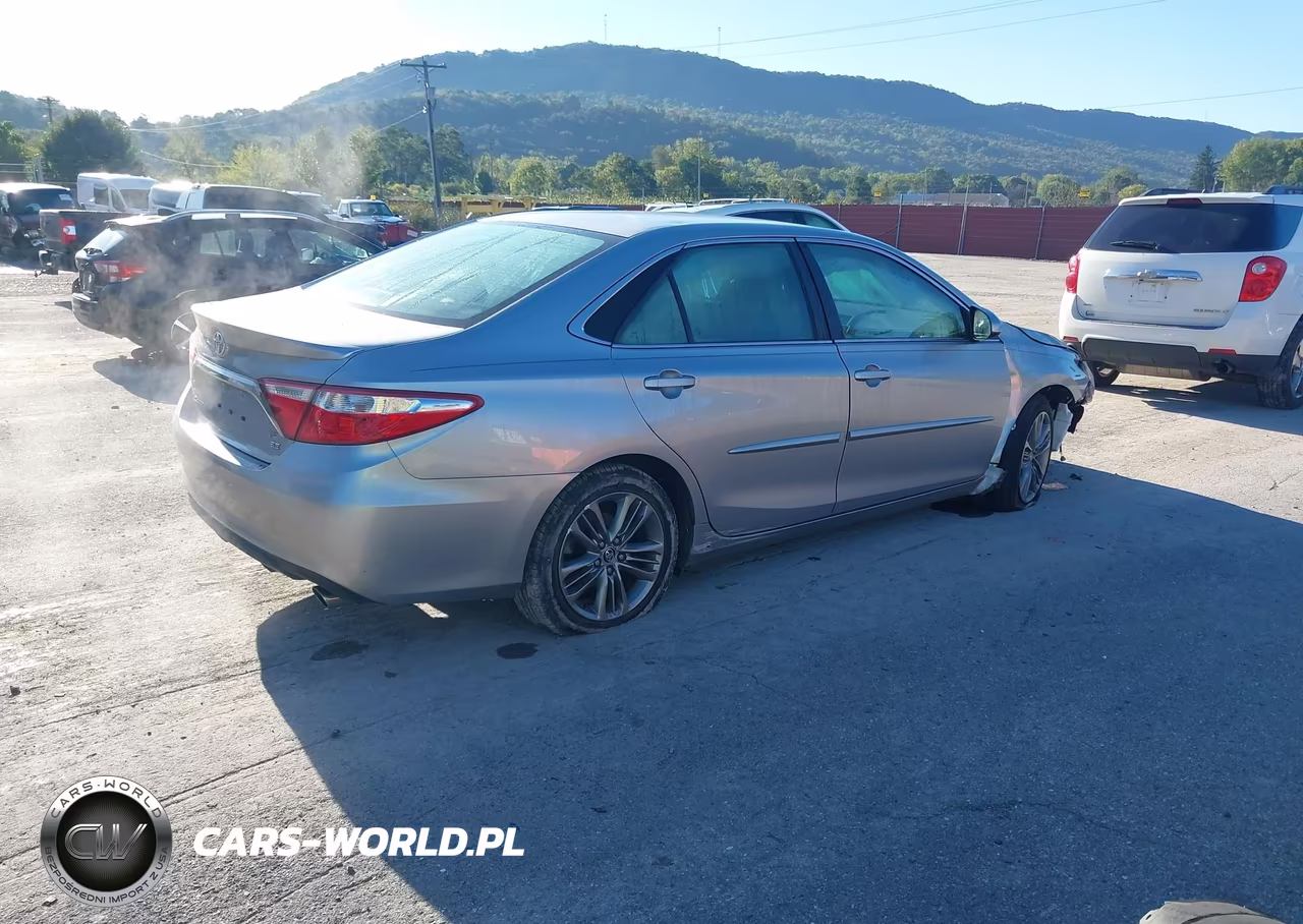 2015 Toyota Camry Se VIN:4T1BF1FK9FU031511 - 4