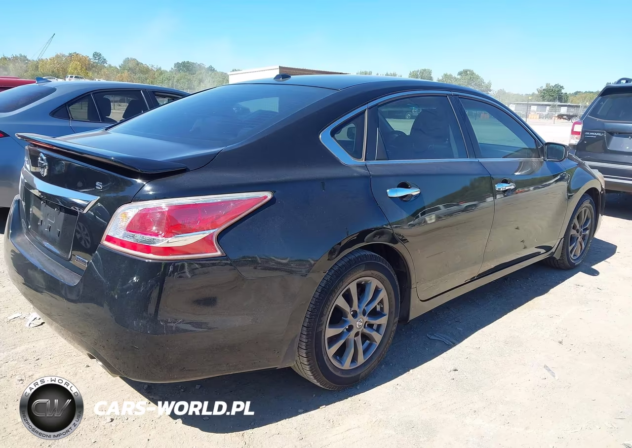 2015 Nissan Altima 2.5 S VIN:1N4AL3AP1FC470303 - 4