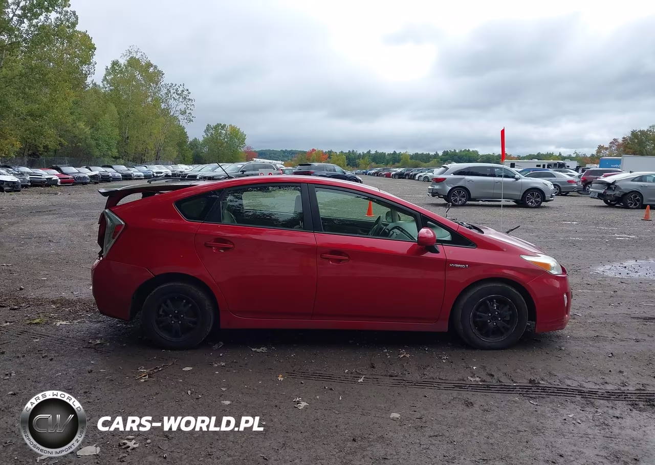 2013 Toyota Prius Two VIN:JTDKN3DUXD1688548 - 13