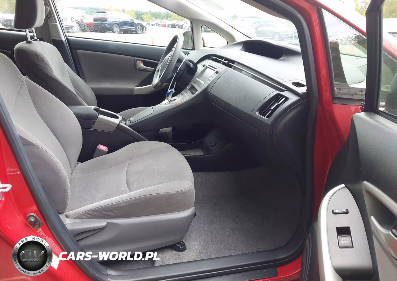 2013 Toyota Prius Two VIN:JTDKN3DUXD1688548 - 5