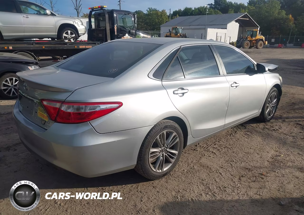 2015 Toyota Camry Se VIN:4T1BF1FK2FU887264 - 4