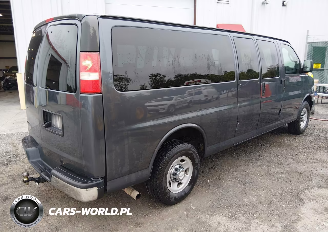 2017 Chevrolet Express 3500 Lt VIN:1GAZGPFF2H1274970 - 4