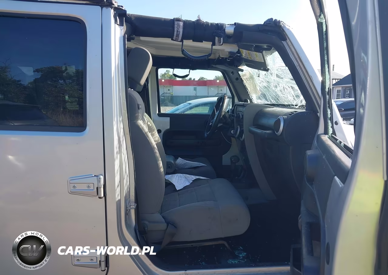 2009 Jeep Wrangler Unlimited Sahara VIN:1J4GA59169L726908 - 5