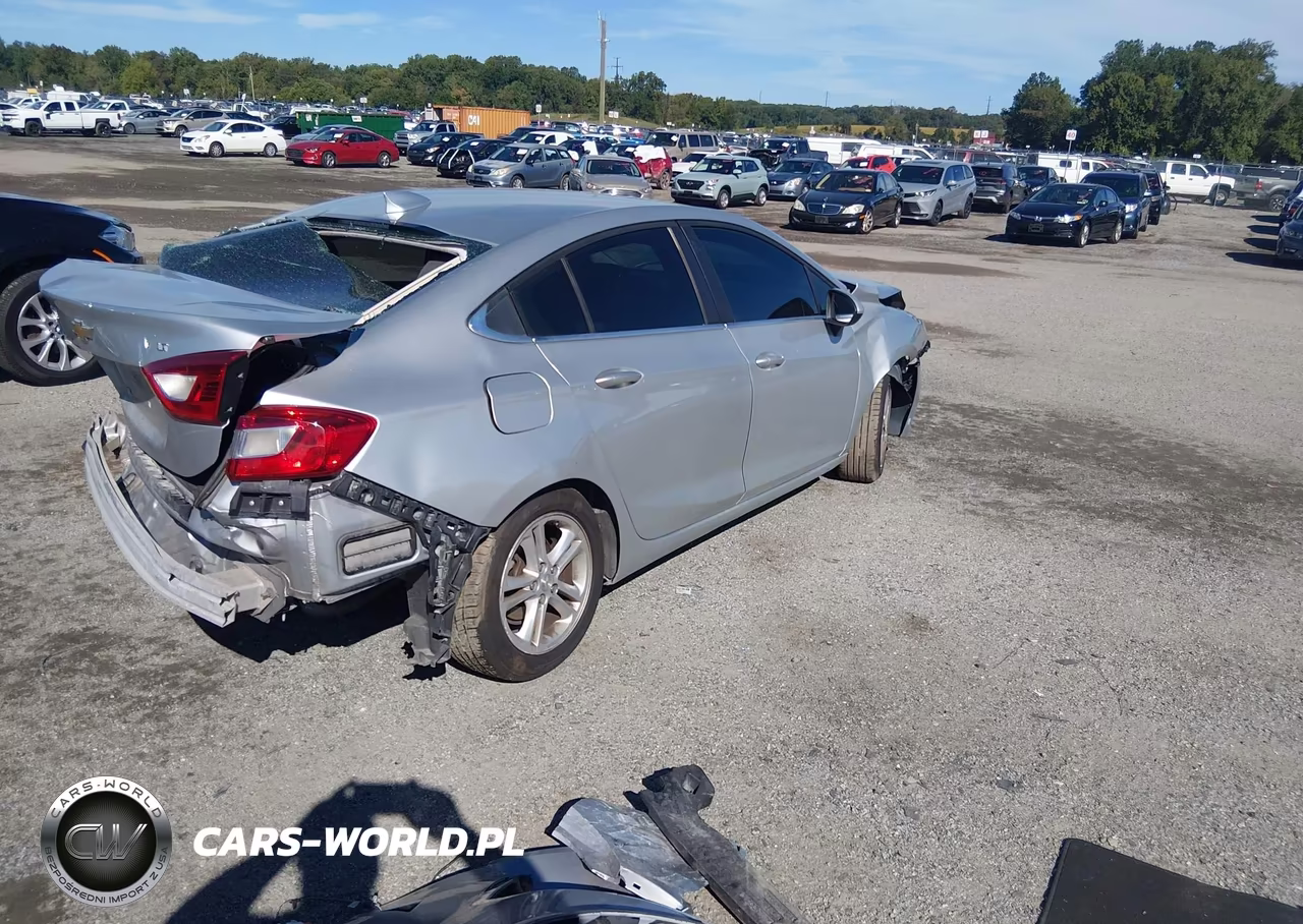 2018 Chevrolet Cruze Lt Auto VIN:1G1BE5SM7J7179999 - 4