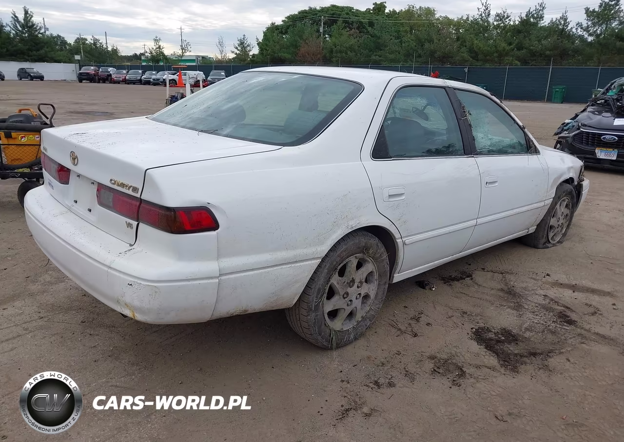 1999 Toyota Camry Xle VIN:JT2BF28K4X0203629 - 4